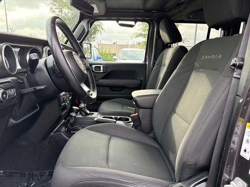 Used 2018 Jeep Wrangler Unlimited Sahara AWD/4WD image 10