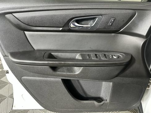 Used 2016 Chevrolet Traverse LT w/ Style and Technology Package FWD image 24