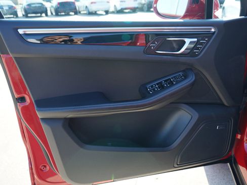 Used 2017 Porsche Macan S image 20