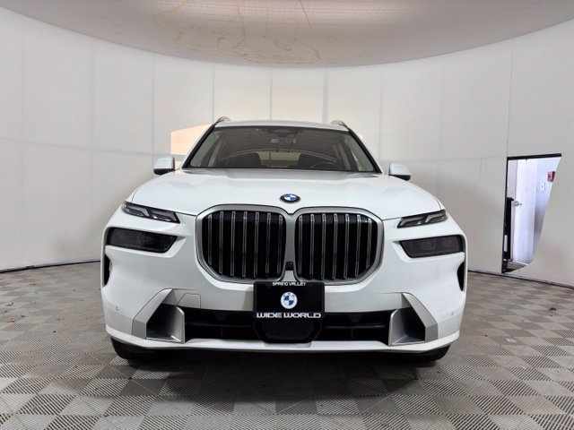 Used 2025 BMW X7 xDrive40i w/ Premium Package AWD/4WD image 2