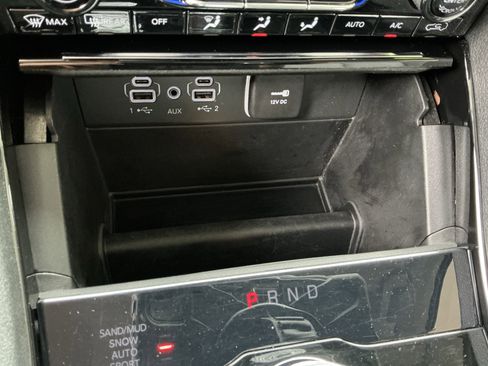 Used 2023 Jeep Grand Cherokee Limited image 31