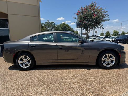 Used 2020 Dodge Charger SXT RWD image 10