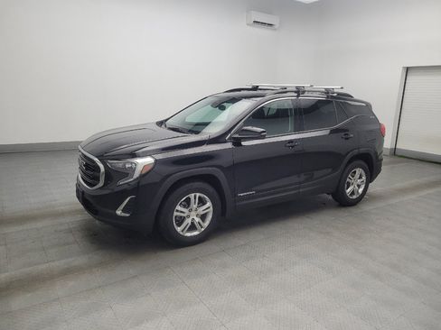 Used 2020 GMC Terrain SLE w/ Driver Convenience Package image 2