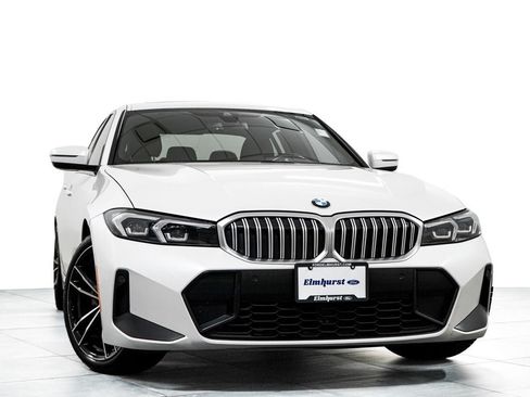 Used 2023 BMW 330i xDrive Sedan w/ M Sport Package AWD/4WD image 3