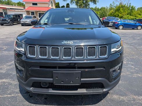 Used 2018 Jeep Compass Latitude w/ Popular Equipment Group AWD/4WD image 2
