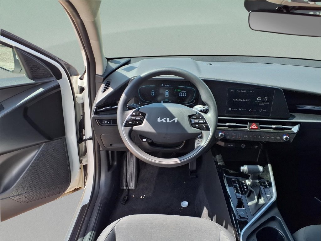 Used 2025 Kia Niro LX FWD image 9