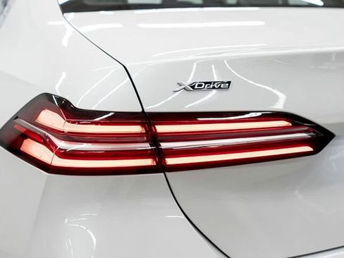 Used 2025 BMW 530i xDrive image 46