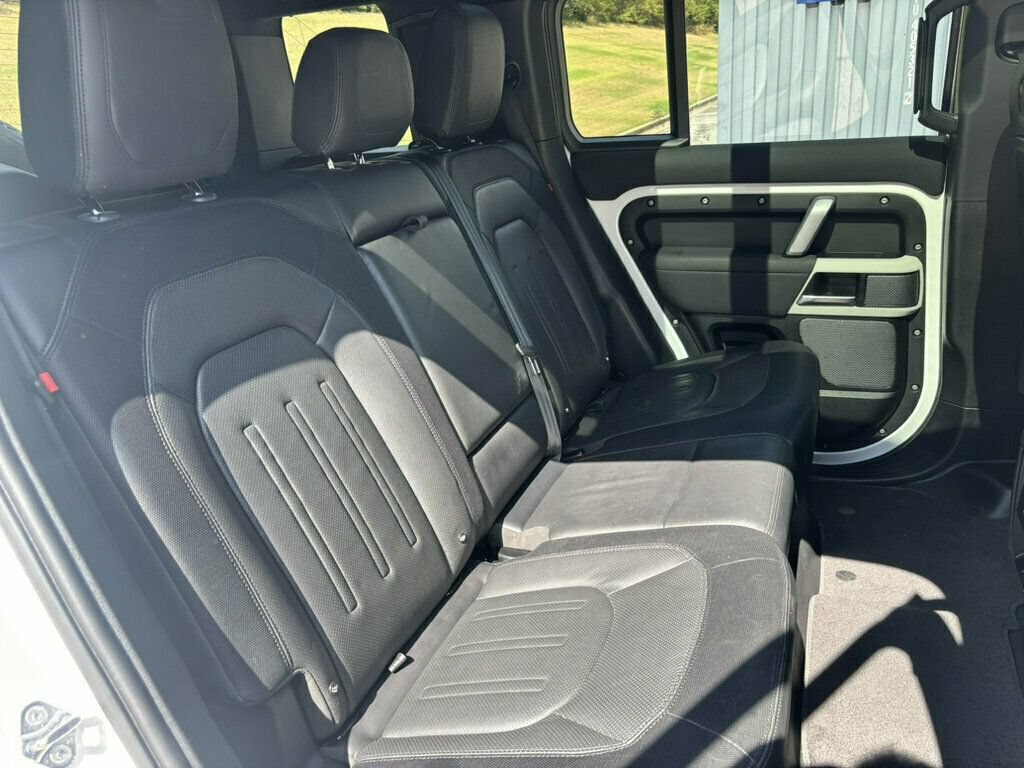 Used 2022 Land Rover Defender 110 X-Dynamic SE AWD/4WD image 18