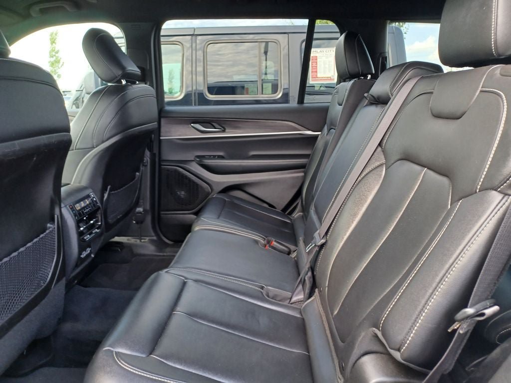 Used 2024 Jeep Grand Cherokee L Limited AWD/4WD image 28