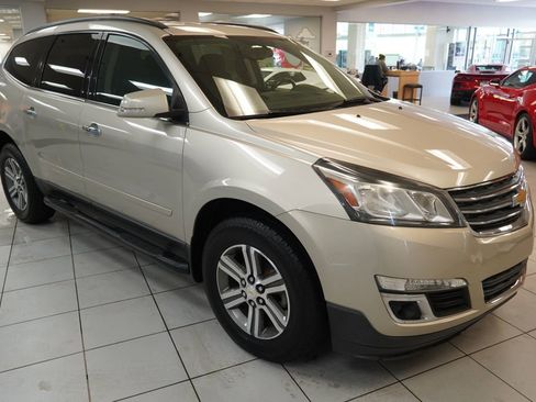 Used 2017 Chevrolet Traverse LT FWD image 14