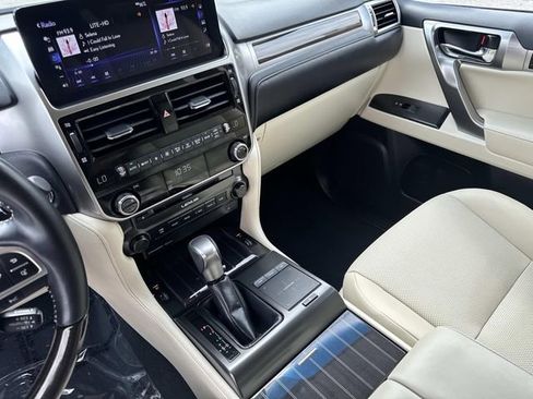 Used 2022 Lexus GX 460 Premium w/ Premium Package AWD/4WD image 27