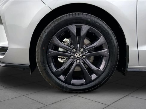 Used 2025 Toyota Sienna XSE w/ XSE Plus Package FWD image 11