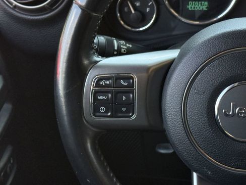 Used 2018 Jeep Wrangler Unlimited Sahara AWD/4WD image 14