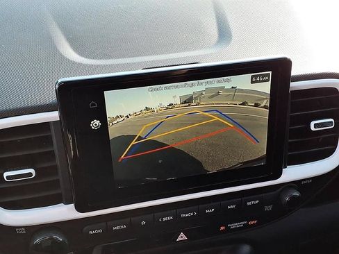 Used 2024 Hyundai Venue Limited FWD image 32