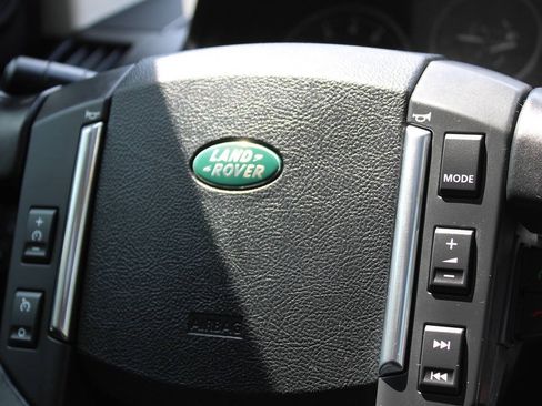 Used 2011 Land Rover LR2 HSE AWD/4WD image 18