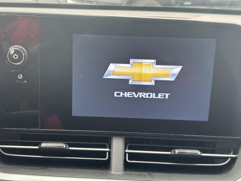Used 2025 Chevrolet Trax LS image 24