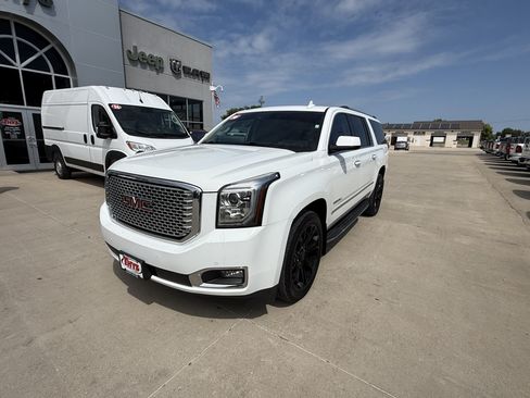 Used 2016 GMC Yukon XL Denali w/ Open Road Package AWD/4WD image 32