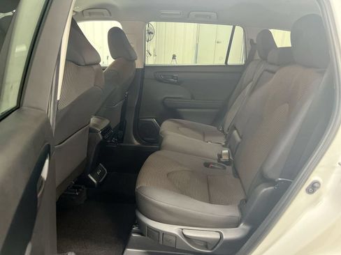Used 2025 Toyota Highlander LE AWD/4WD image 23