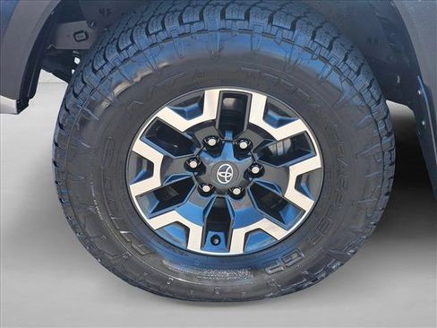 Used 2022 Toyota Tacoma TRD Off-Road w/ TRD Premium Off Road Package AWD/4WD image 23