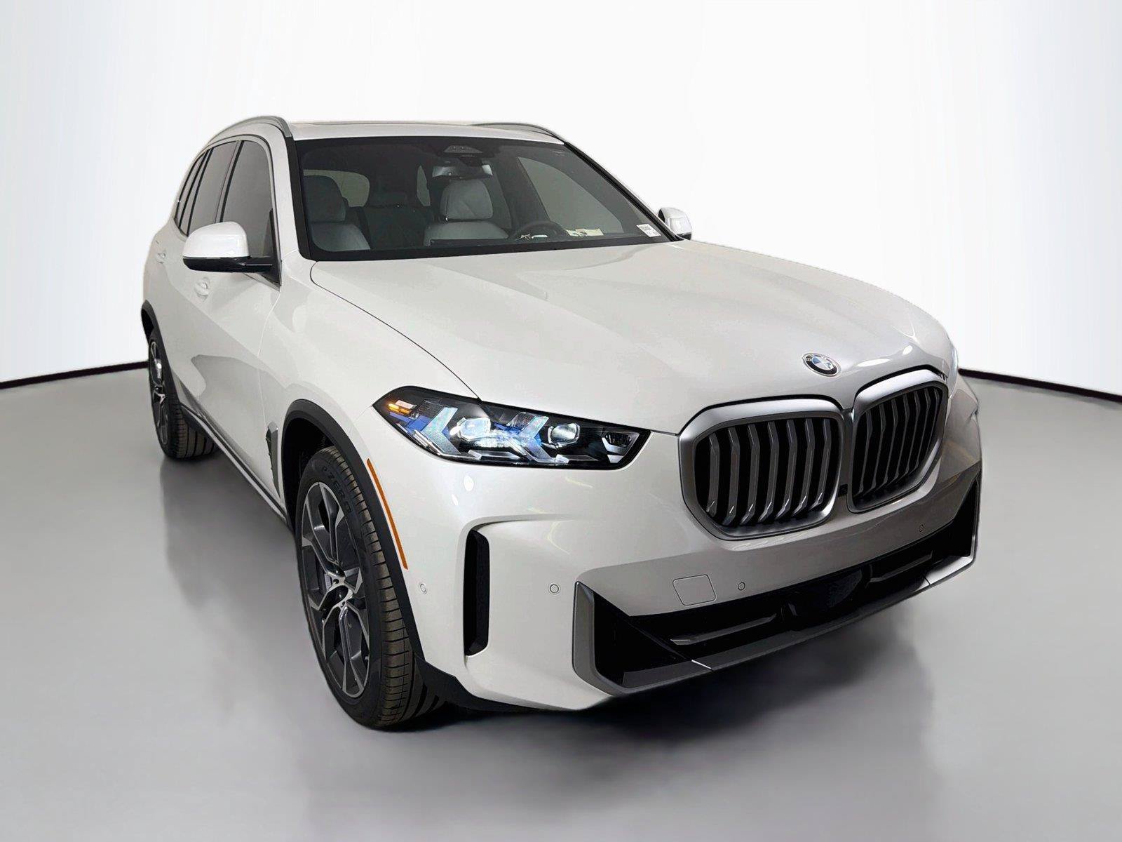 New 2026 BMW X5 xDrive40i w/ Climate Comfort Package AWD/4WD image 3