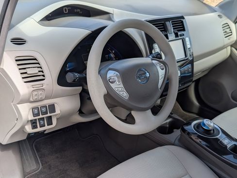 Used 2011 Nissan Leaf SL FWD image 13