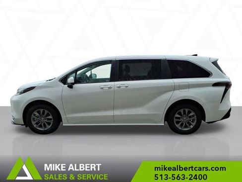 Used 2024 Toyota Sienna LE image 4