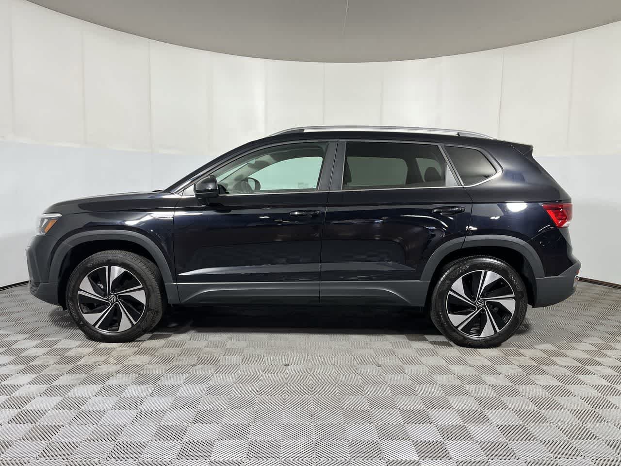 Used 2024 Volkswagen Taos SE AWD/4WD image 5