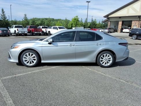 Used 2024 Toyota Camry LE FWD image 8