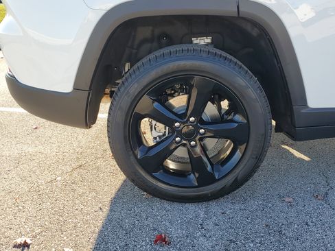 New 2025 Jeep Grand Cherokee Limited image 5