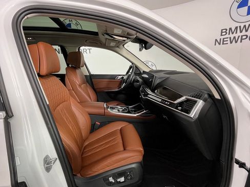 Used 2024 BMW X7 xDrive40i w/ Premium Package image 27