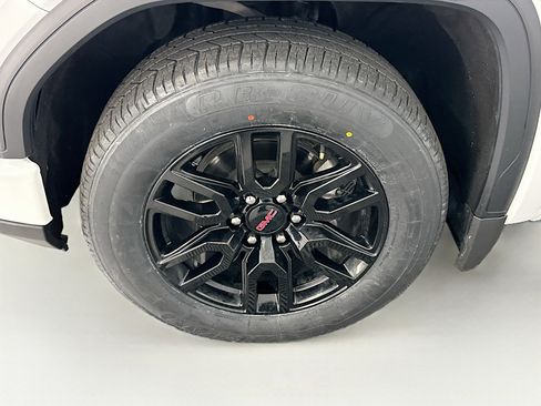 Used 2024 GMC Sierra 1500 Elevation image 11