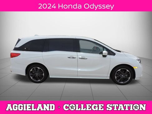 Used 2024 Honda Odyssey Elite image 2