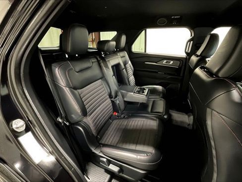 Used 2025 Ford Explorer ST-Line w/ ST-Line Street Pack AWD/4WD image 26
