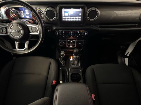 Used 2018 Jeep Wrangler Unlimited Sahara AWD/4WD image 19