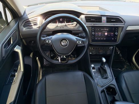 Used 2019 Volkswagen Tiguan SE w/ Panoramic Sunroof Package FWD image 15