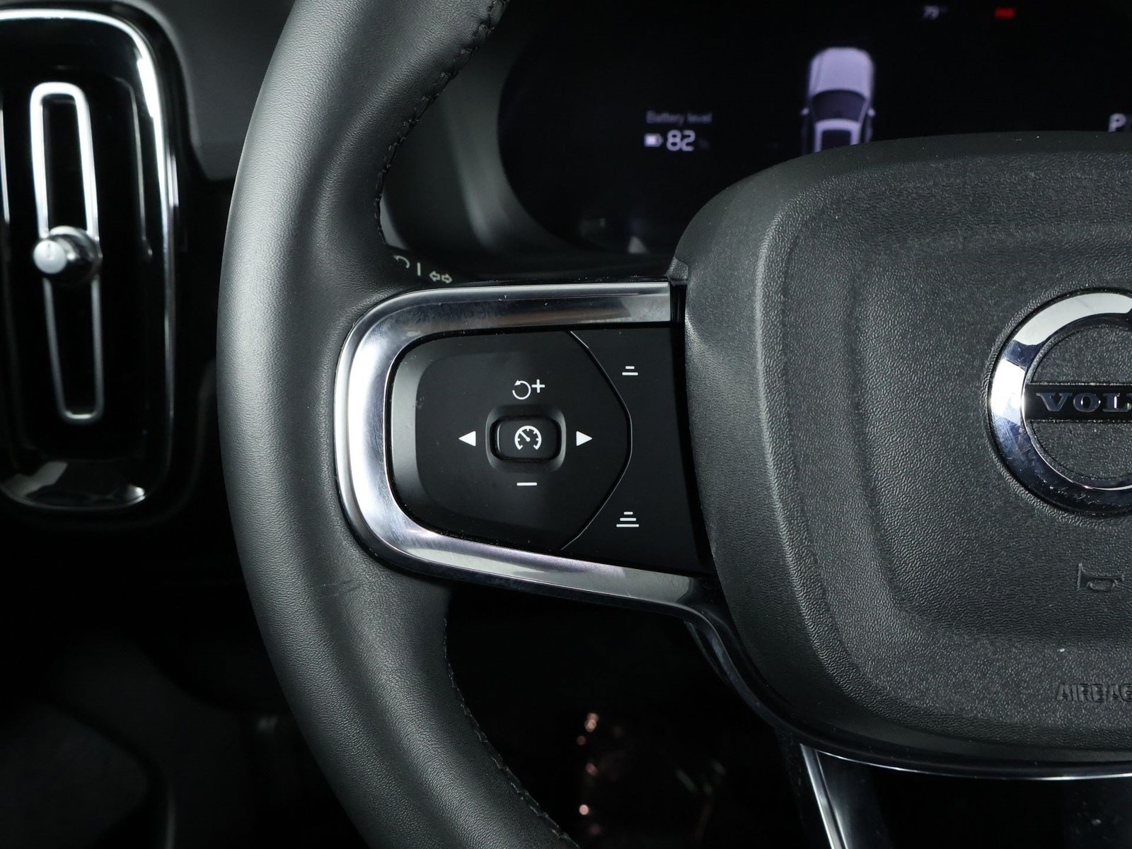 Certified 2023 Volvo XC40 Recharge Ultimate AWD/4WD image 10