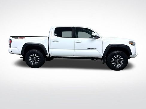 Certified 2022 Toyota Tacoma TRD Off-Road w/ Technology Package AWD/4WD image 11