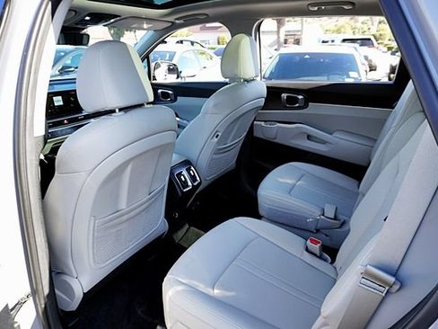 Used 2025 Kia Sorento EX w/ Panoramic Sunroof Package FWD image 20