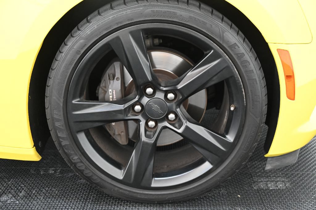 Used 2018 Chevrolet Camaro SS RWD image 42