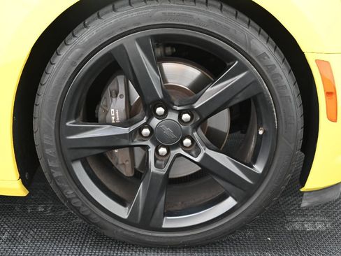 Used 2018 Chevrolet Camaro SS RWD image 42