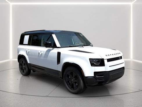 Certified 2025 Land Rover Defender 110 X-Dynamic SE AWD/4WD image 7