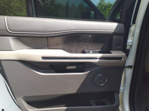 Used 2021 Ford Expedition Max Limited RWD image 26