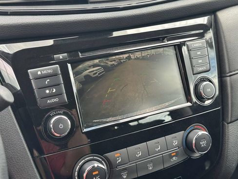 Used 2020 Nissan Rogue S FWD image 25