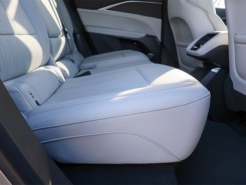 Used 2024 Cadillac Lyriq Sport image 33