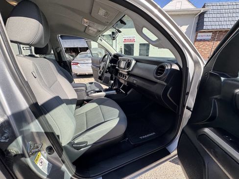 Used 2016 Toyota Tacoma SR5 w/ SR5 Appearance Package (SN) image 78