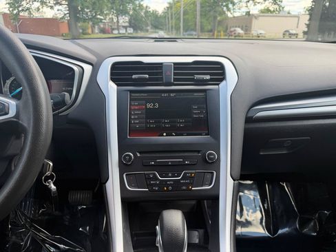 Used 2016 Ford Fusion SE FWD image 14