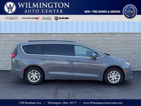 Used 2022 Chrysler Pacifica Touring-L FWD image 1
