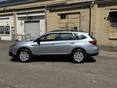 Used 2017 Subaru Outback 2.5i AWD/4WD image 5