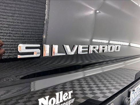 Used 2024 Chevrolet Silverado 1500 LT AWD/4WD image 8