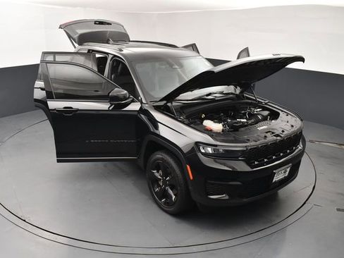 Used 2023 Jeep Grand Cherokee Altitude image 25